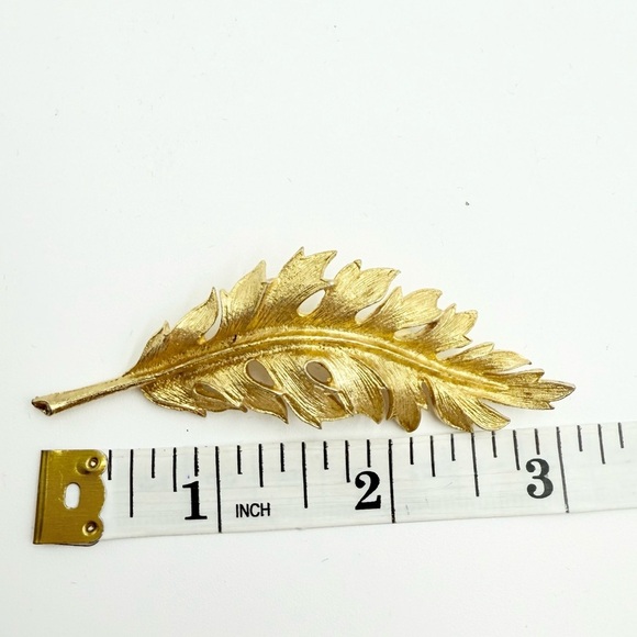 Vintage Signed CORO 1961 Goldtone Textured LEAF Pin Brooch - Picture 7 of 7